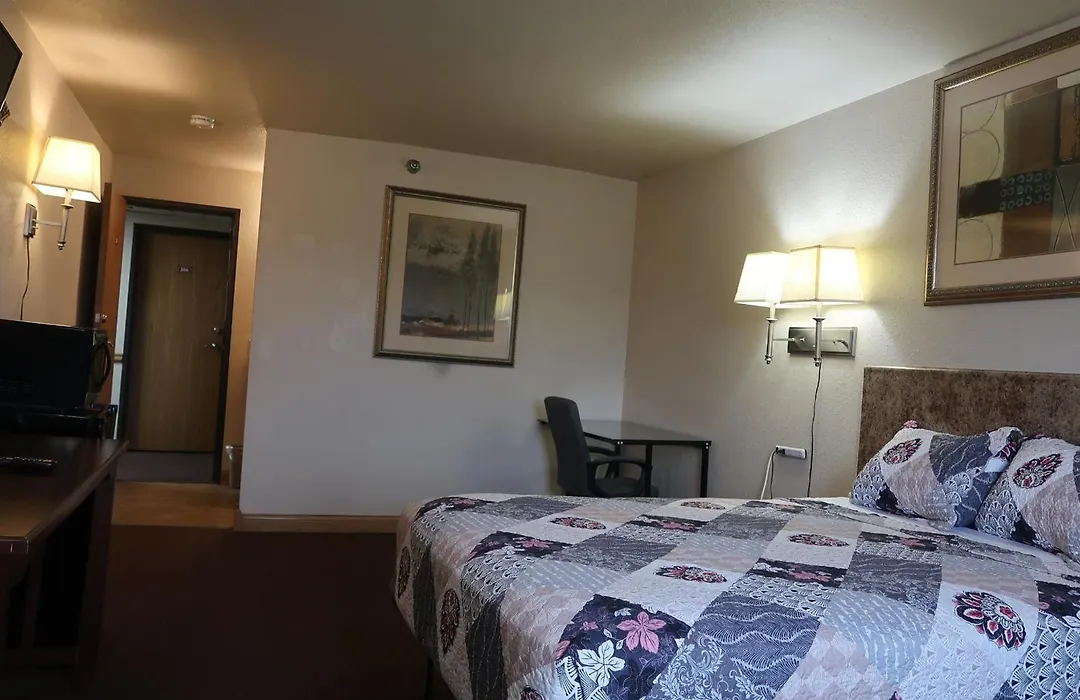 Cyclone Lodge-1