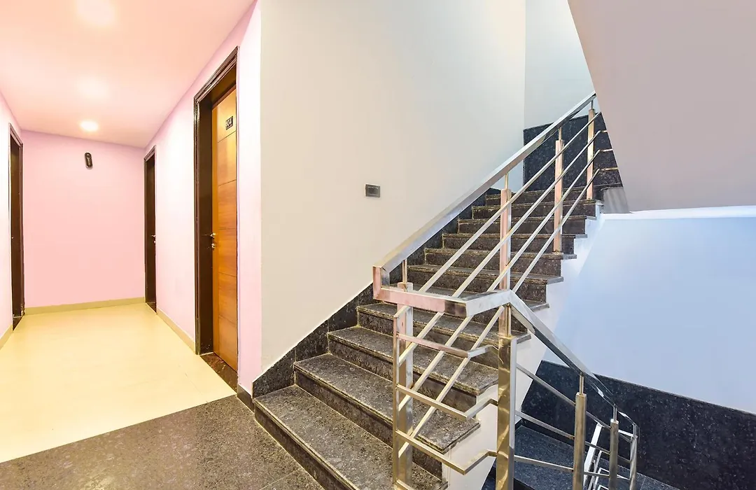 Fabhotel Pink Cozzy-1