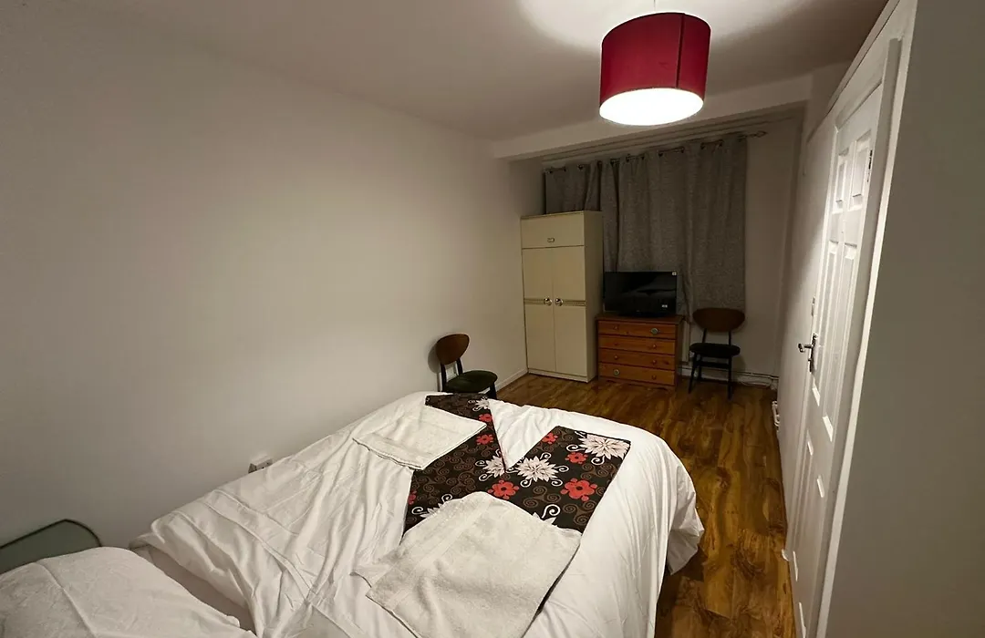 Comfortable Ensuite & Budget Rooms In East London-1