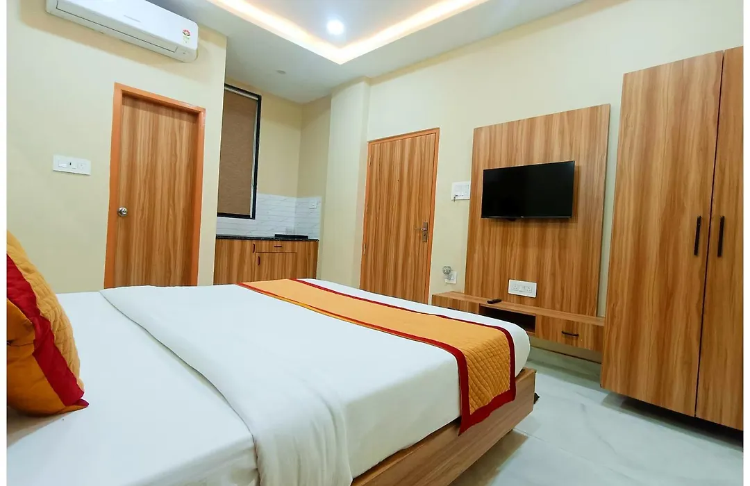Hotel Nikunj Palace ! Close To Prem Mandir, Isckon Temple And Main Places ! Fully Air Conditioned Premium Family Rooms With All The Facilities And Amenities ! Lift And Parking Availability-1