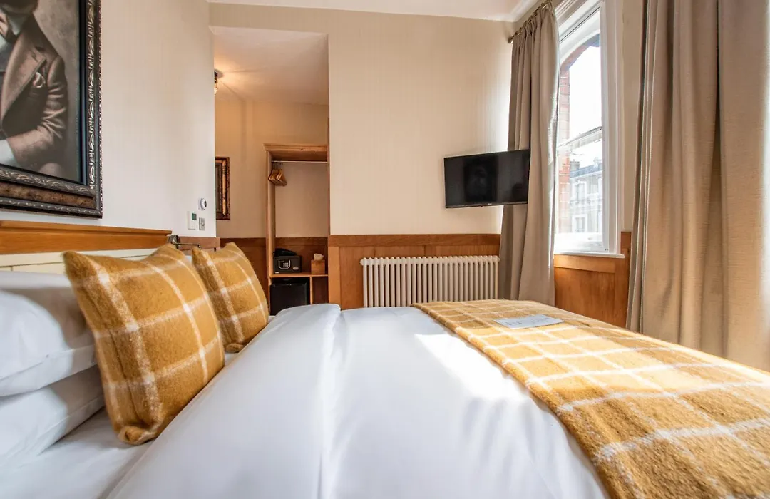 The Old Farmhouse Pub And Rooms-1