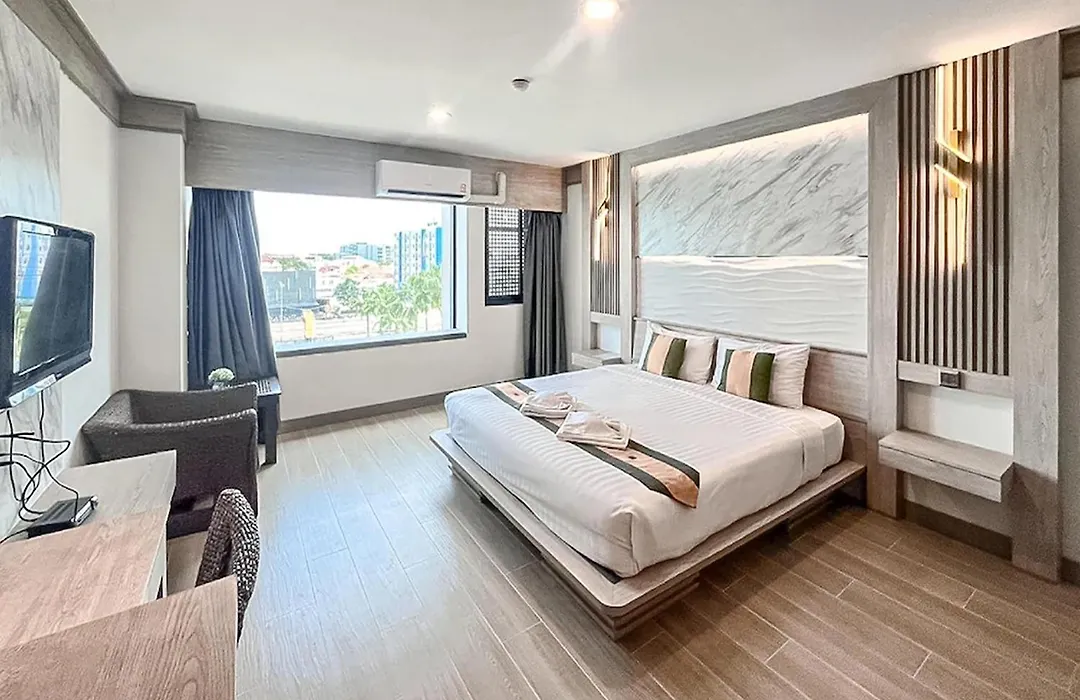 Ruean Phae Royal Park Hotel-1