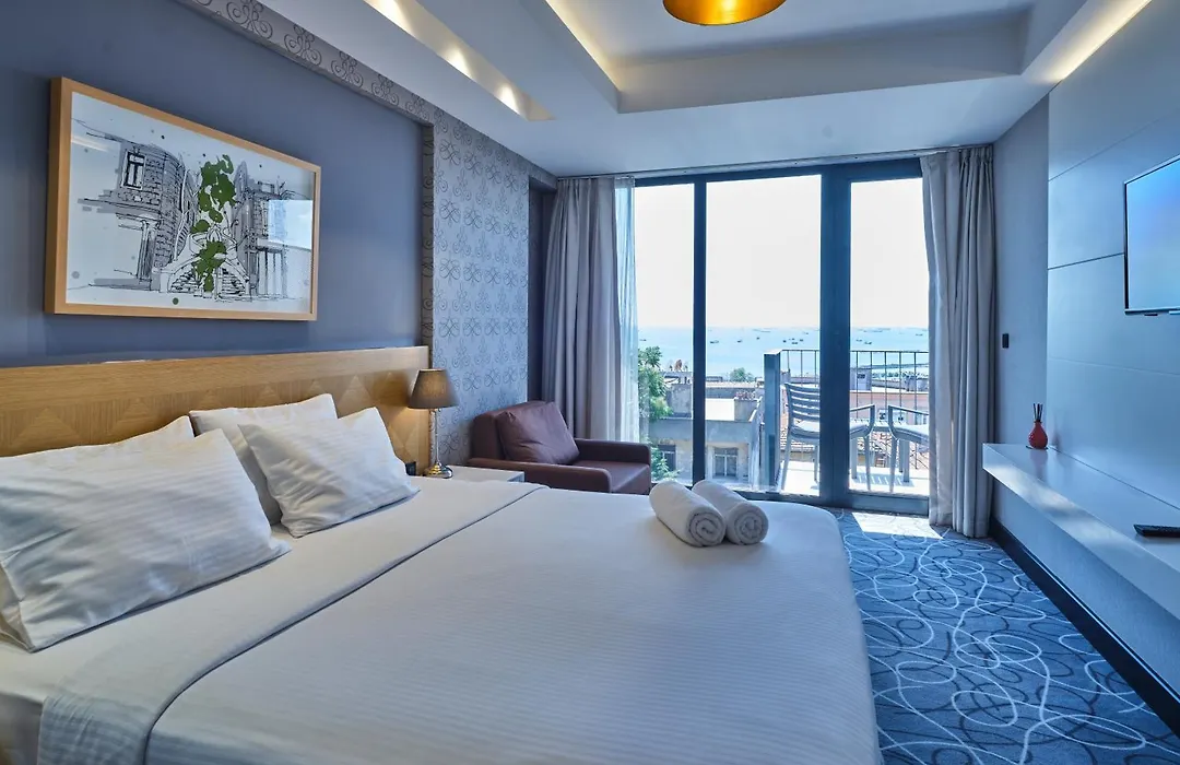 Four-G Hotel-1