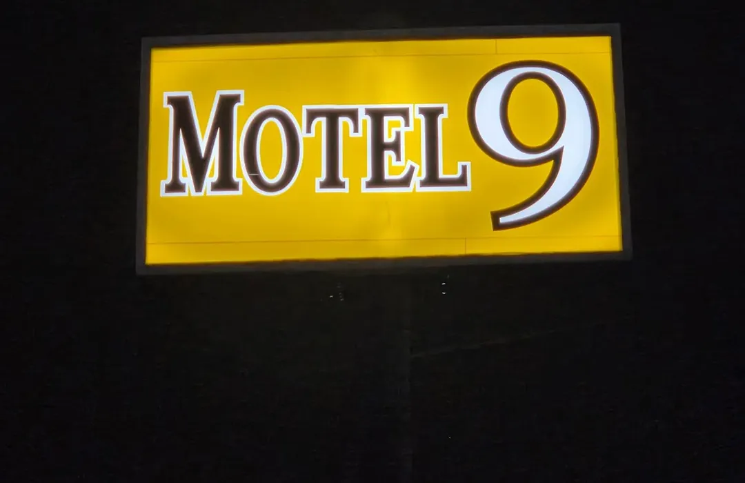 Motel 9-1