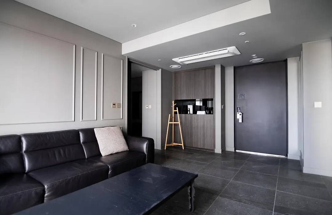 Homes Red Myeongdong-1