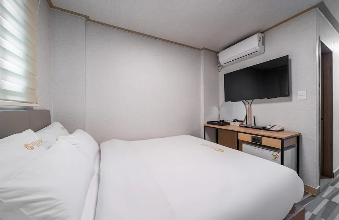 Peanut Hotel Myeongdong-1
