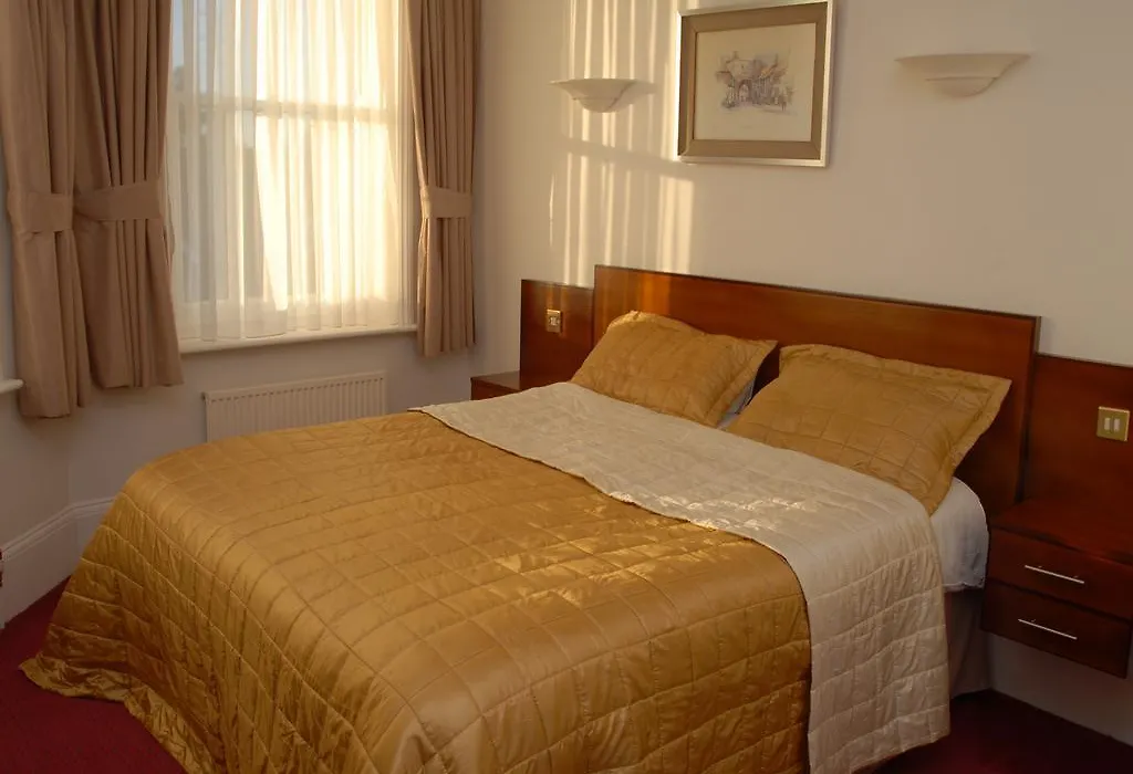 Gatwick Cambridge Hotel-1