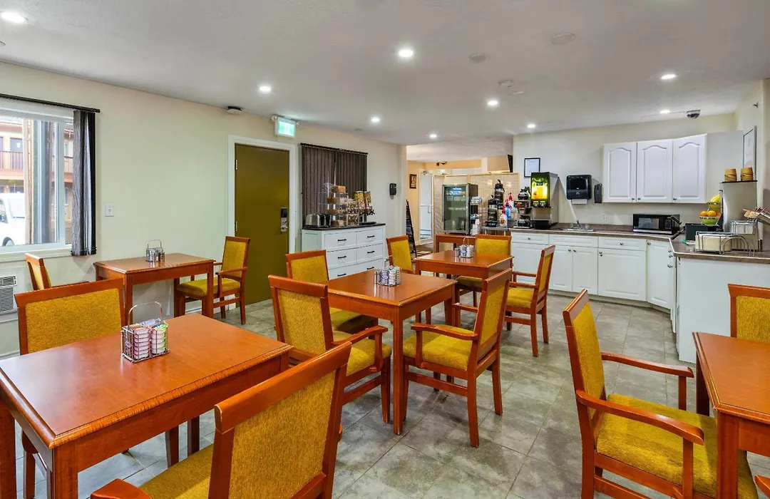 Econo Lodge Inn & Suites High Level-1