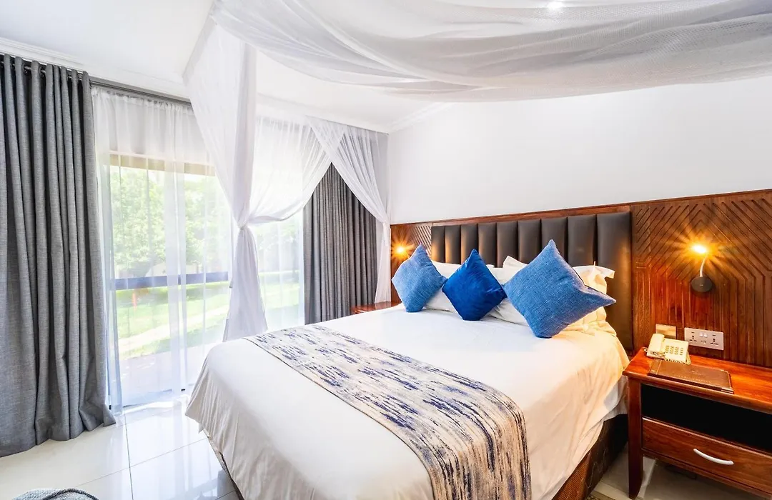 Azambezi River Lodge-1