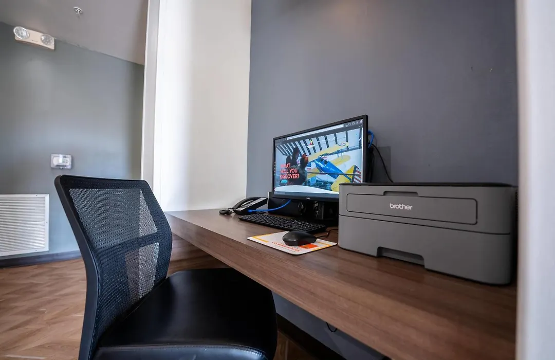 Mainstay Suites At Discovery Park Of America-1