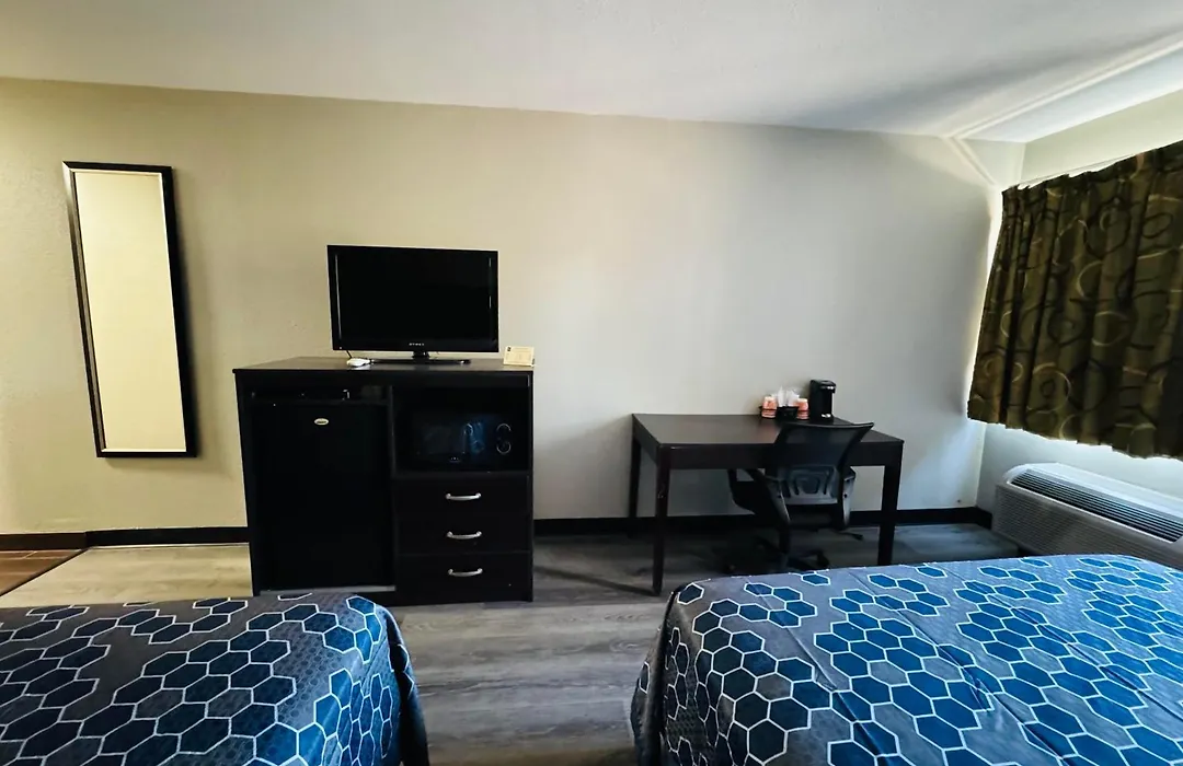 Econo Lodge Inn & Suites-1