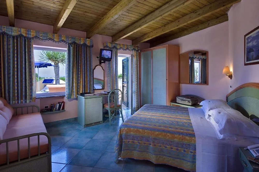 Hotel Carlo Magno-1