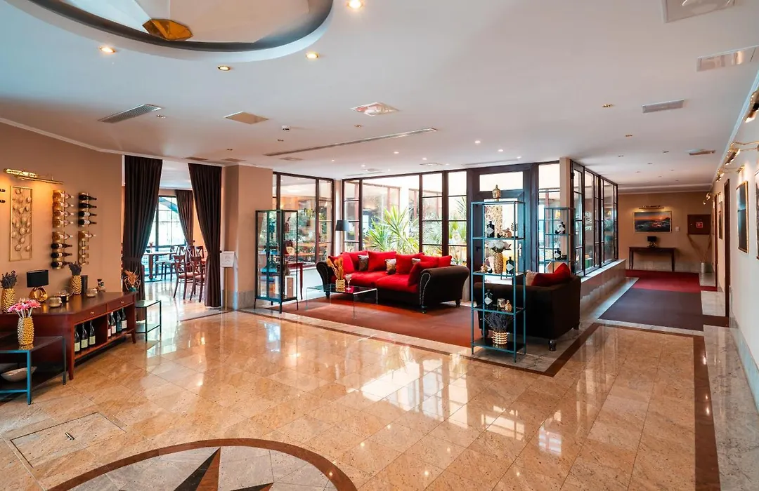 Hotel Tihany Atrium-1