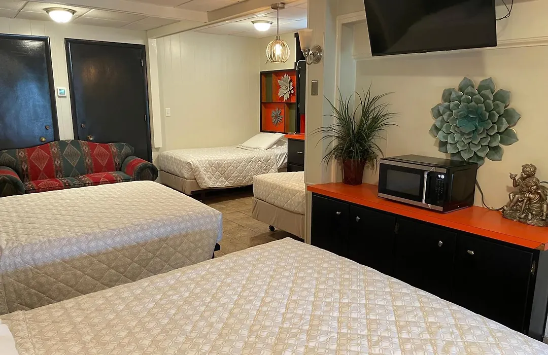 Simmons Motel And Suites-1