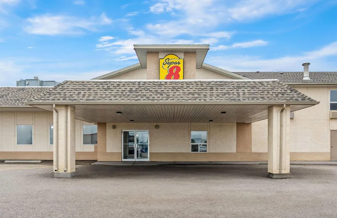 Super 8 By Wyndham Meadow Lake-1