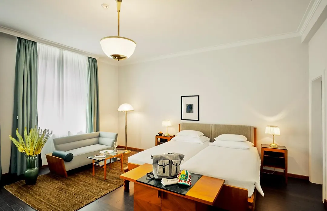 Parkhotel Laurin-1