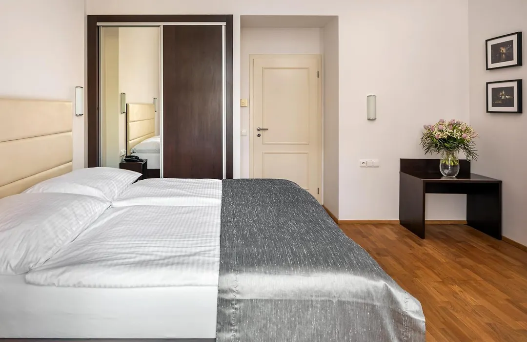 Hotel Unique-1
