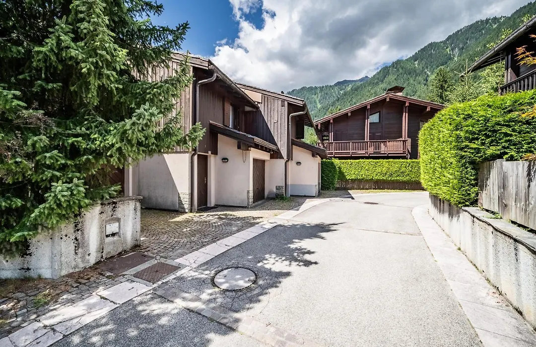 Eden Hotel, Apartments And Chalet Chamonix Les Praz-1