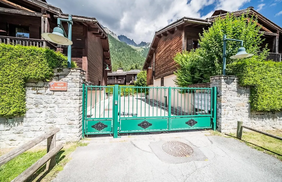 Eden Hotel, Apartments And Chalet Chamonix Les Praz-1