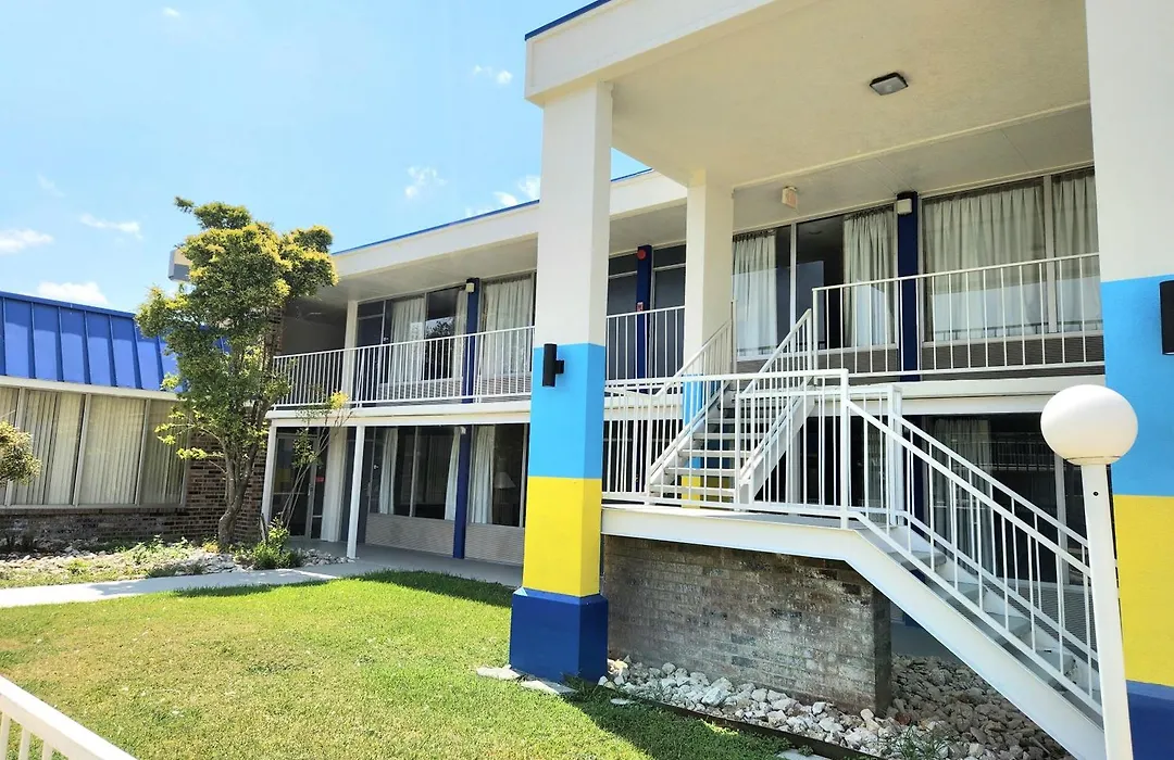 Days Inn By Wyndham Seguin Tx-1
