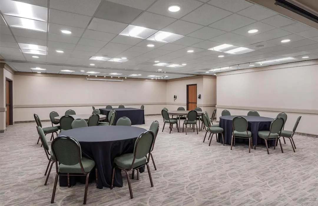 Best Western Plus Oak Harbor Hotel & Conference Center-1