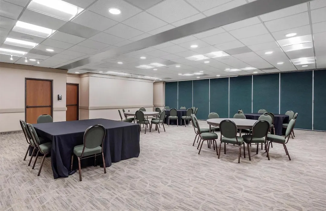 Best Western Plus Oak Harbor Hotel & Conference Center-1