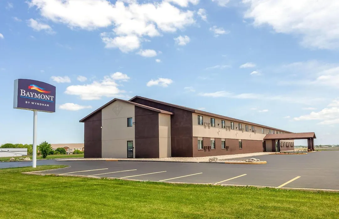 Baymont By Wyndham Oshkosh Airport-1