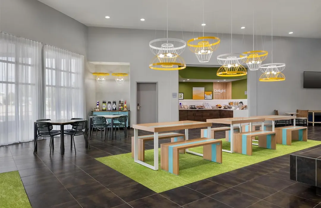 Spark By Hilton Artesia-1