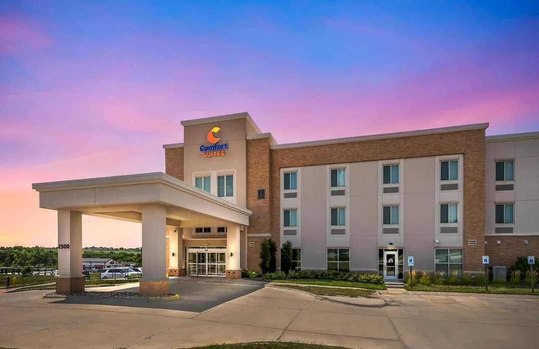 Comfort Suites West Omaha-1