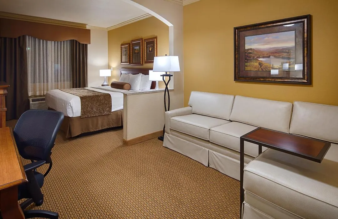 Best Western Plus Crown Colony Inn & Suites-1