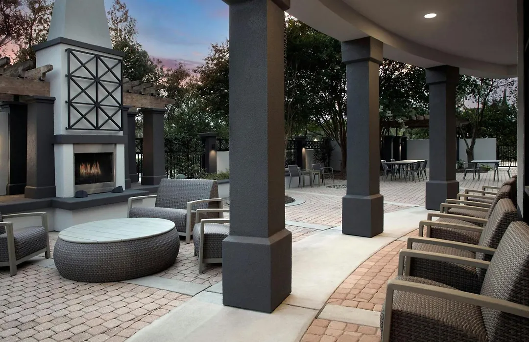 Courtyard By Marriott Pensacola Downtown-1