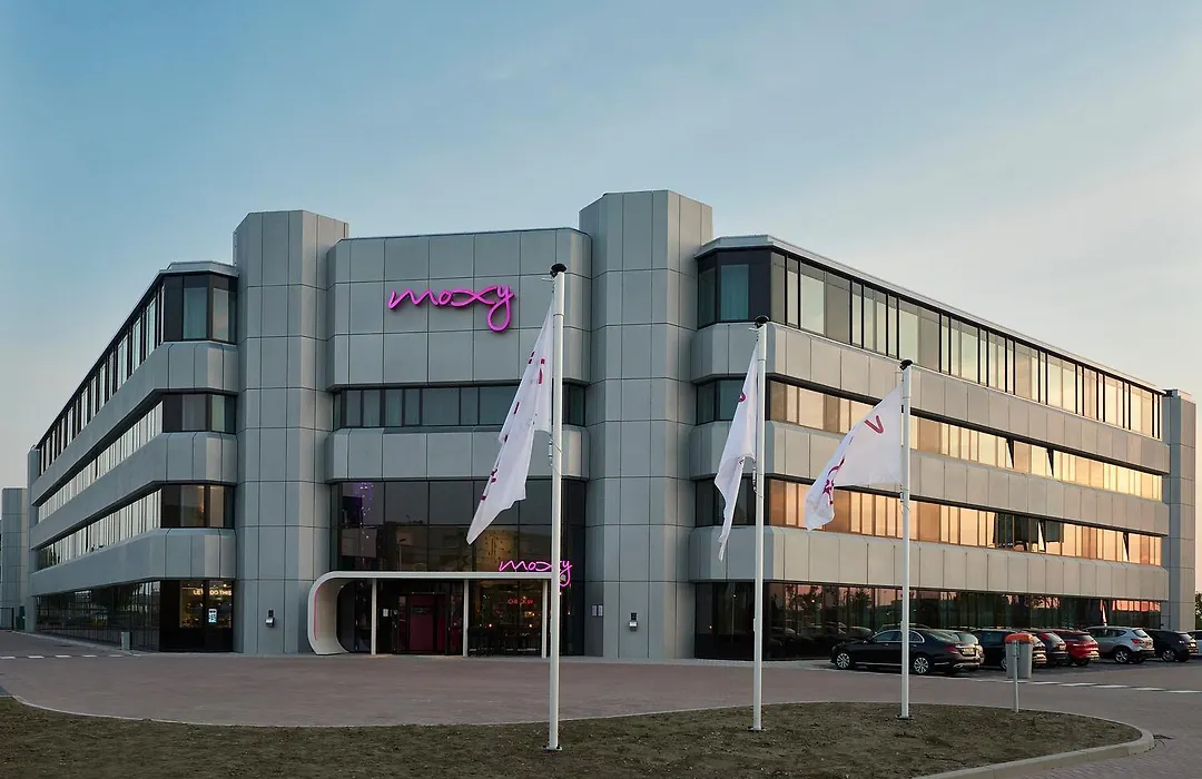Moxy Amsterdam Schiphol Airport-1