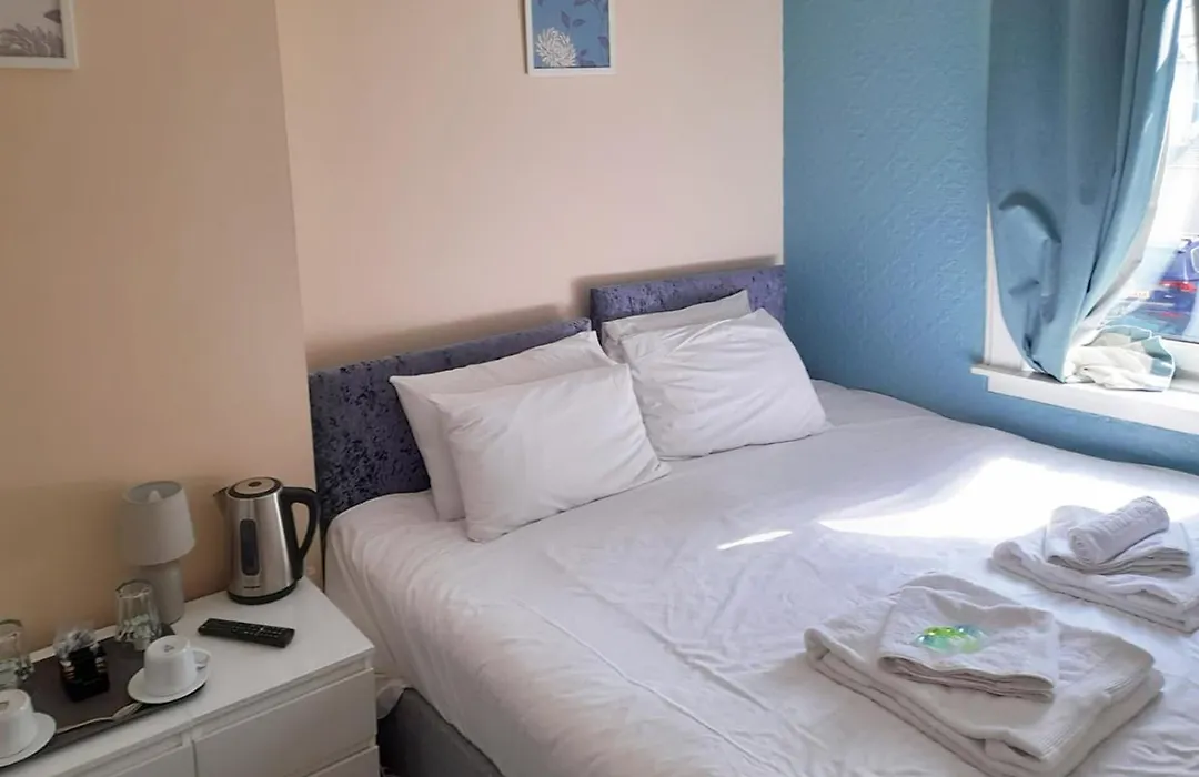 Irvine Riverside Guesthouse-1