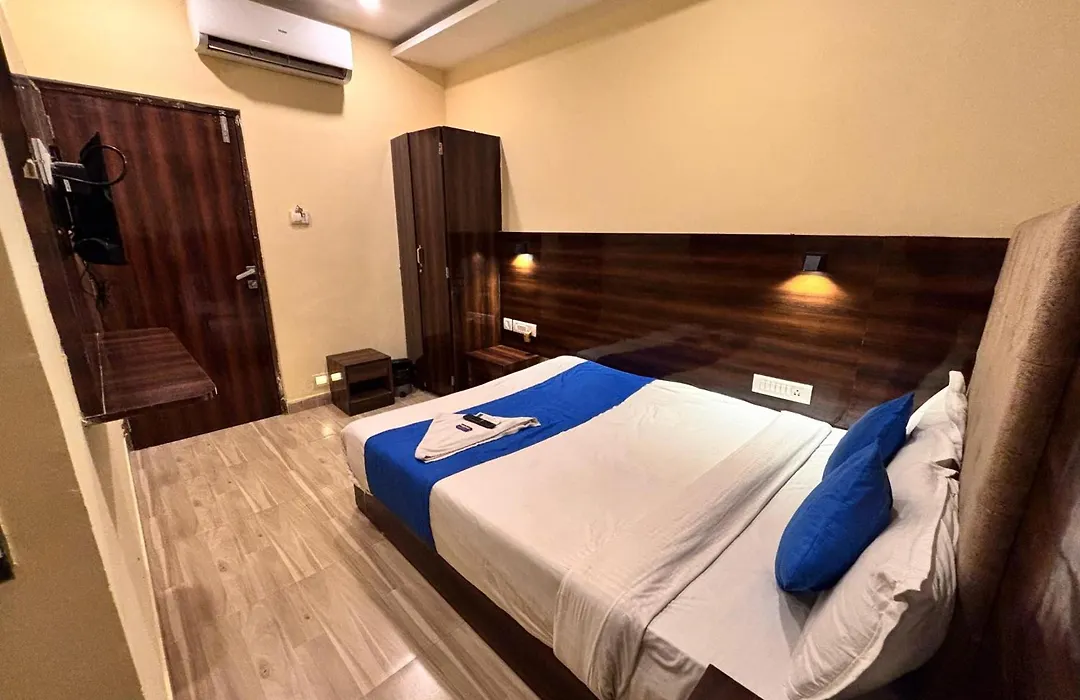 Hotel Signature Inn-1