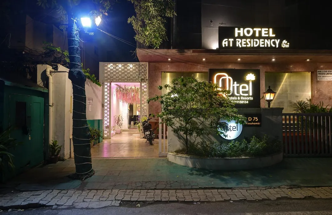 Qotel Comfort At Residency Kaushambi Near Anand Vihar Railway Station-1