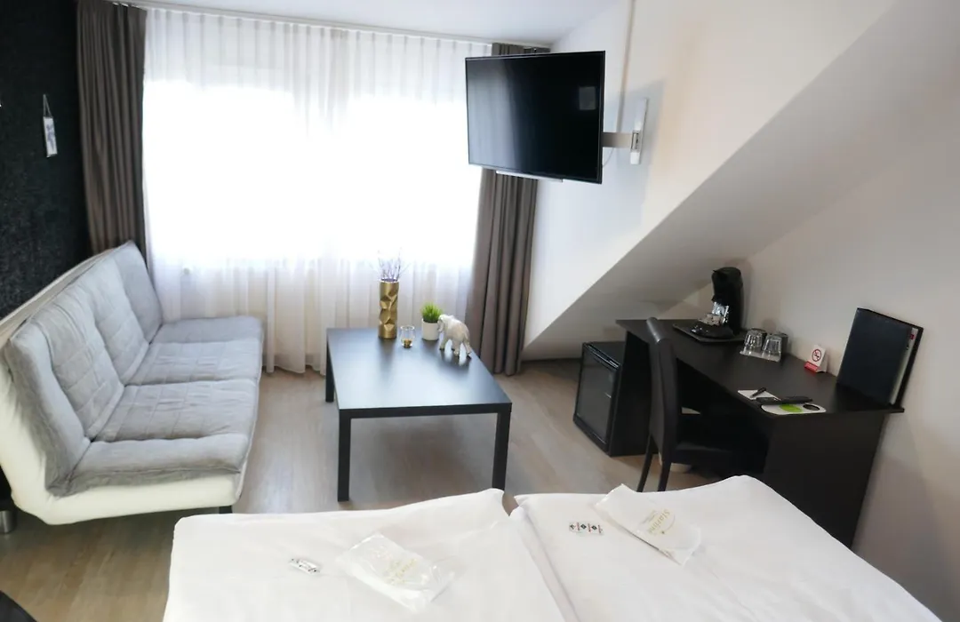 Hotel Bitzer Backnang Zentrum 24h Check In Frühstück zubuchbar gratis Parkplätze-1