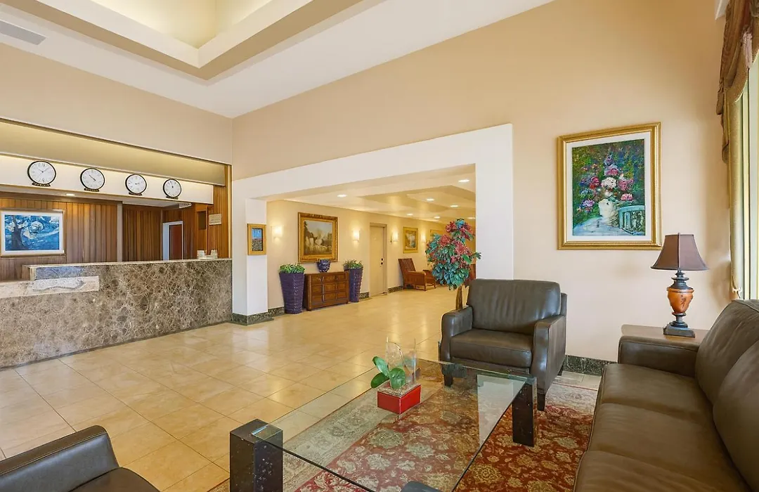Ramada By Wyndham Hawthorne/Lax-1