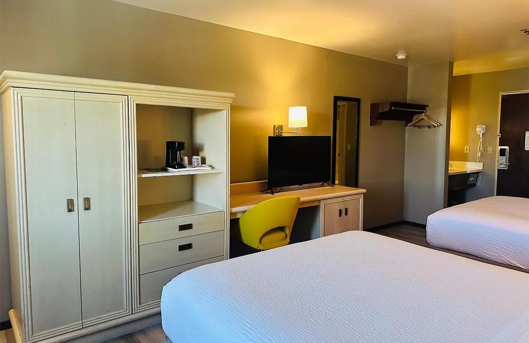 Days Inn By Wyndham Seatac Airport-1