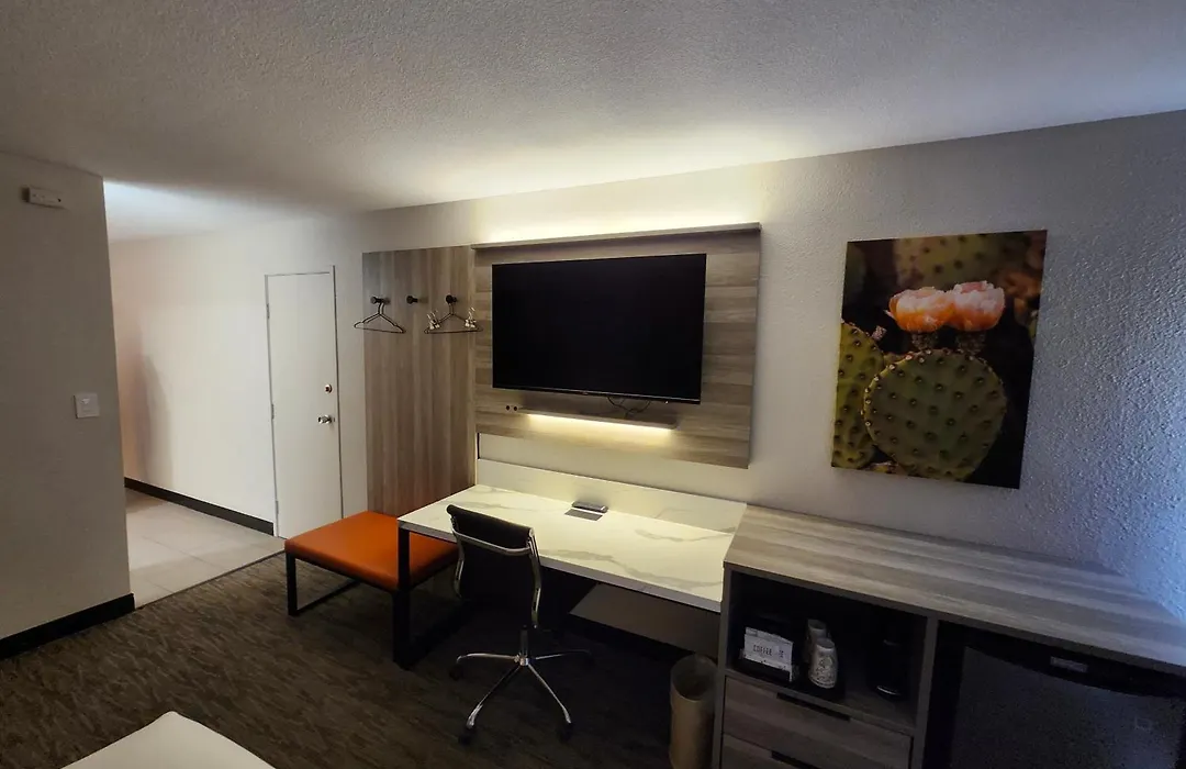 The Grand Inn Peoria-1