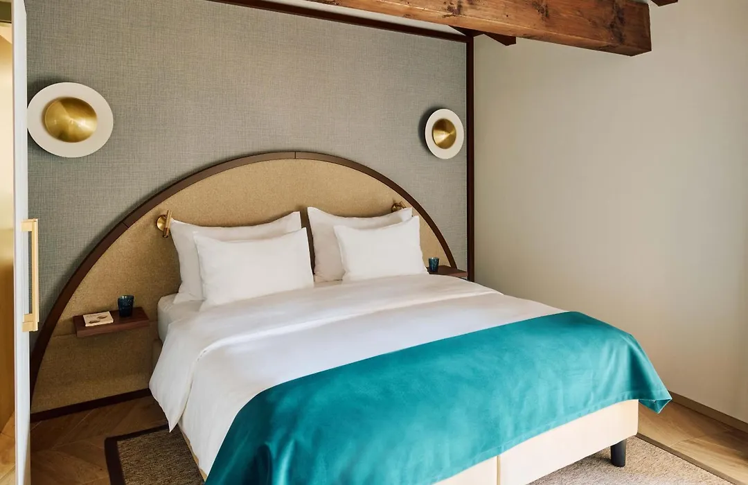 Vista Lakefront Boutique Hotel-1