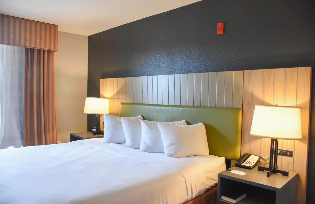 Country Inn & Suites By Radisson Bloomington-Normal West, Il-1