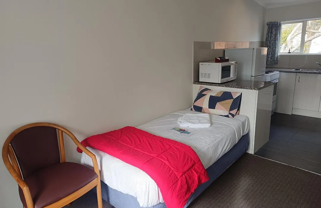 Bayfield Motel And Apartment-1
