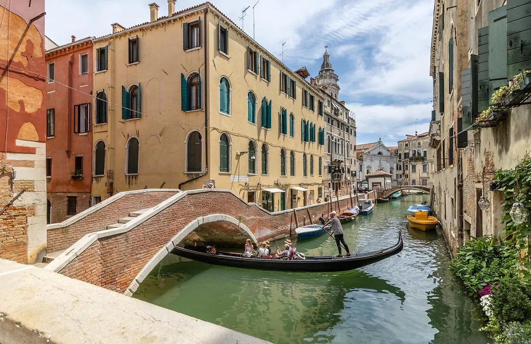 Palazzo San Firmino Historic Palace All Suite Canal View-1