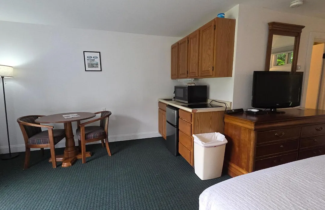 Stowe Motel & Snowdrift-1