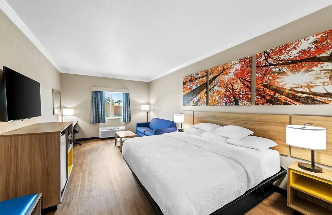 Days Inn By Wyndham Rockdale Texas-1
