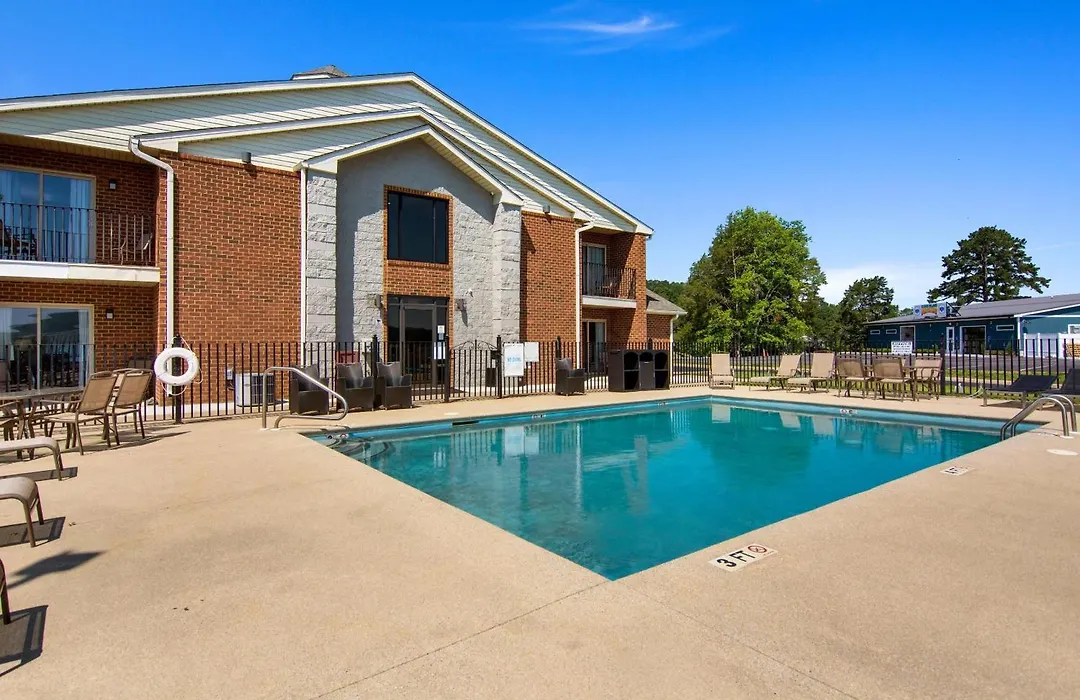 Clarion Pointe On The Lake Clarksville-South Hill West-1