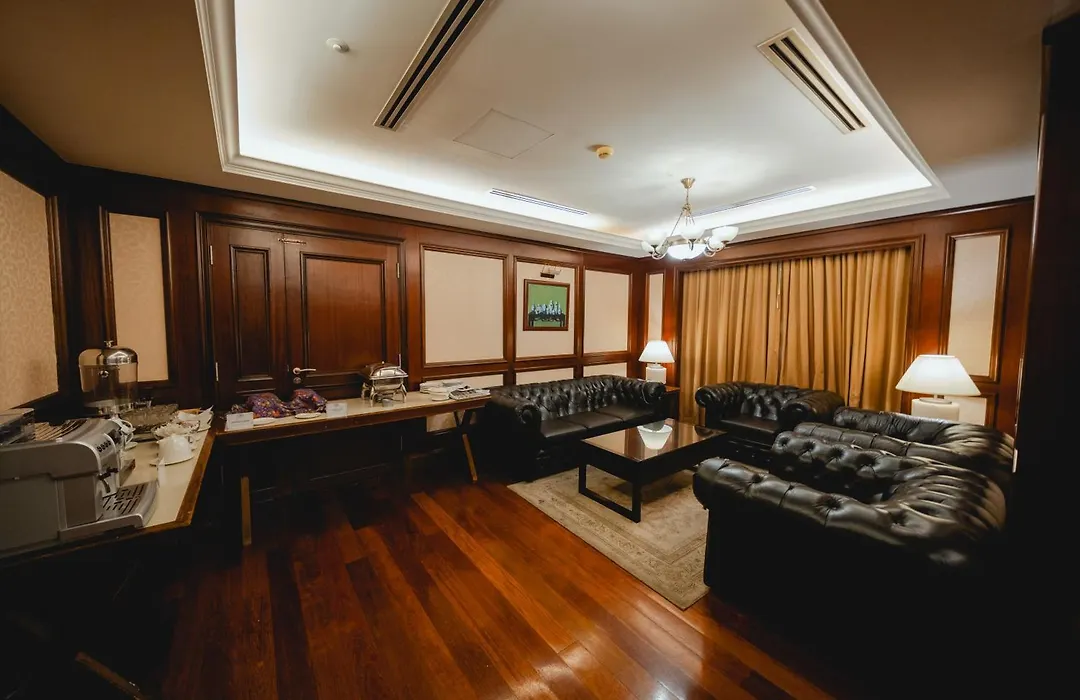 Royale Chulan The Curve-1