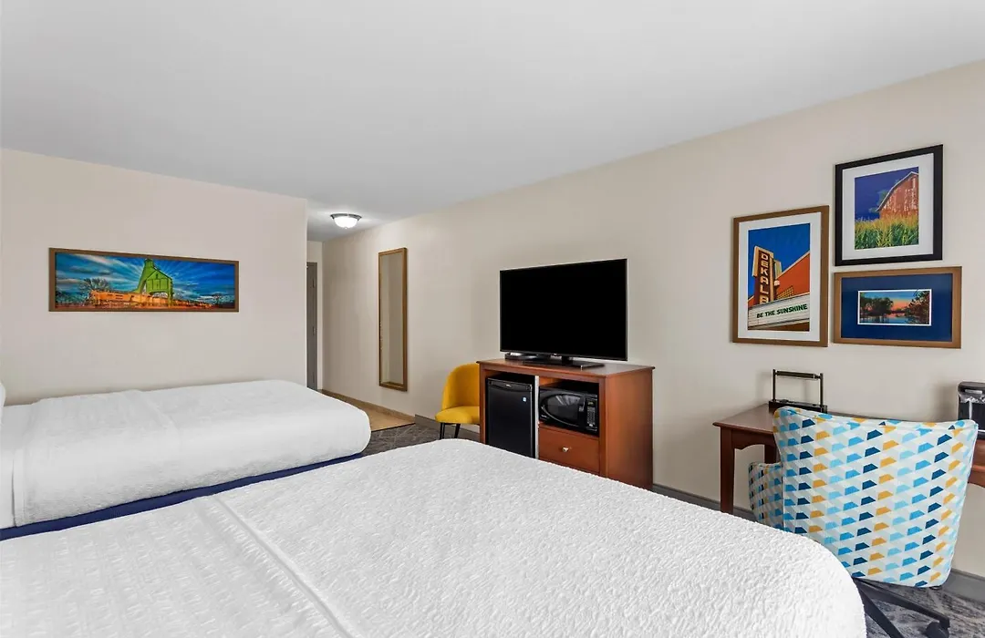 Hampton Inn Dekalb - Near The University-1