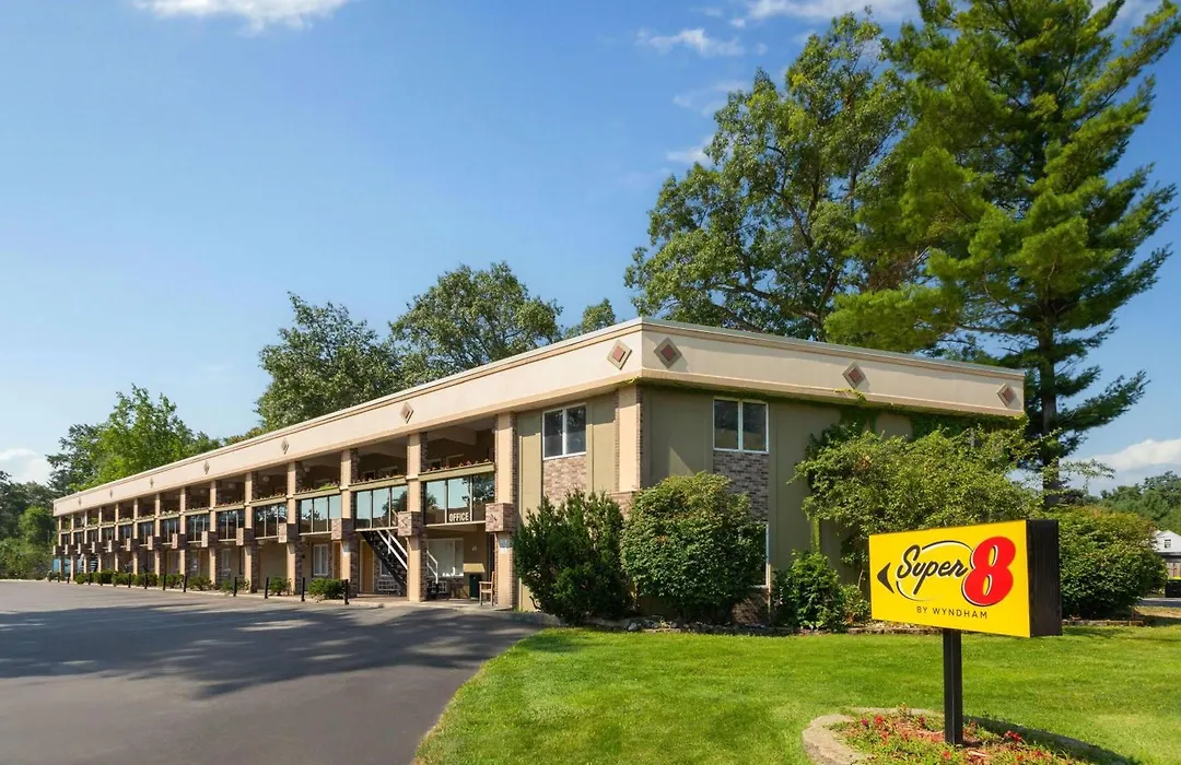 Super 8 By Wyndham Traverse City-1
