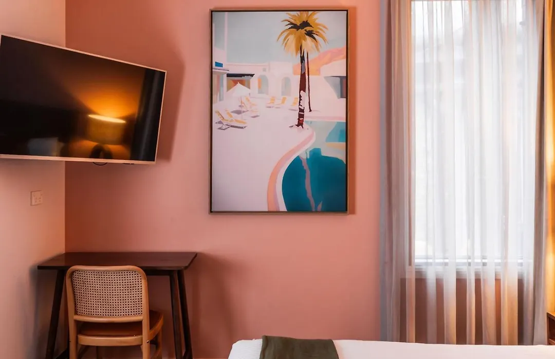 The Lucky Hotel-1